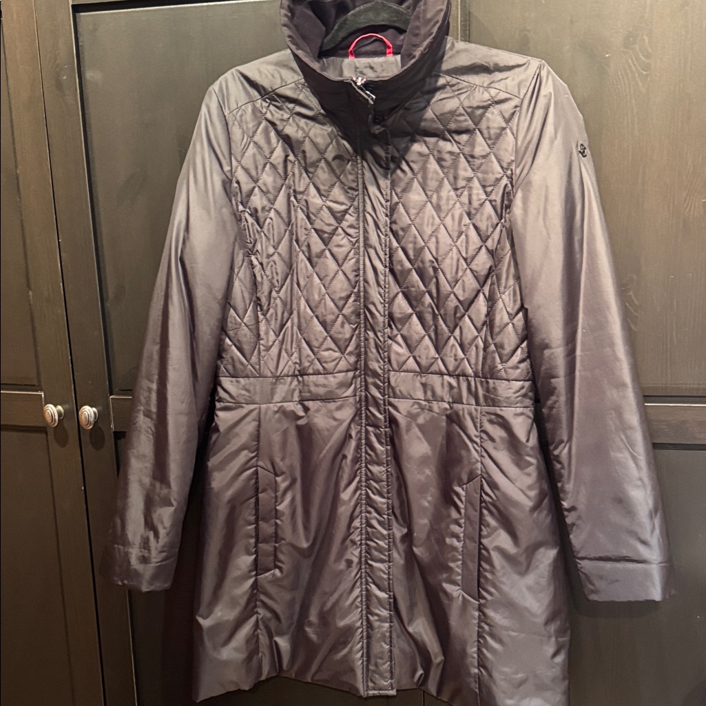 Victorinox Women's Quilted Black Light Puffer Coat.